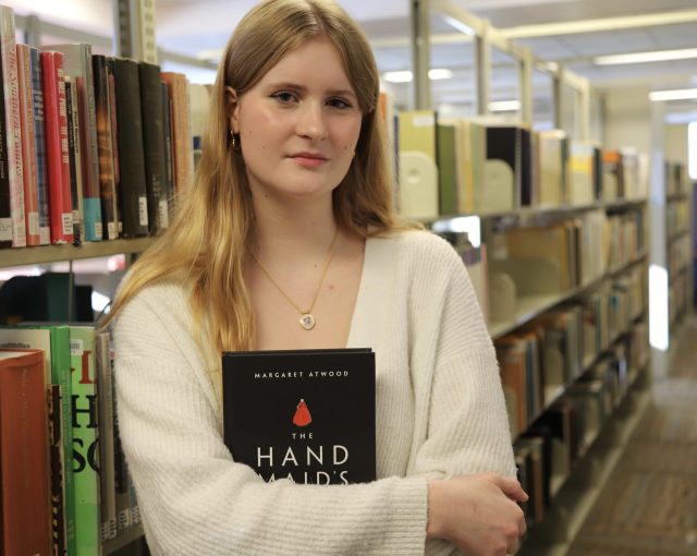 Students, librarians push back against West Ada book removal policy - Vimarsana News