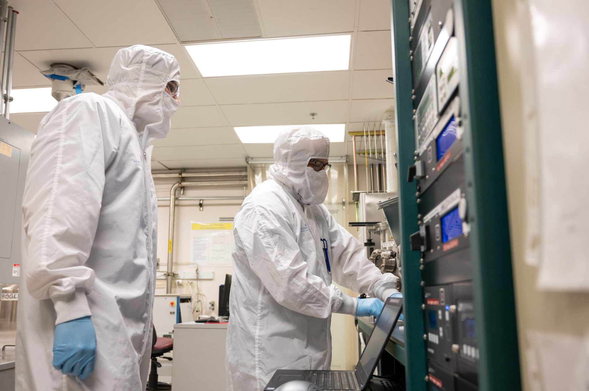 D_2305_024_067 Students in a cleanroom at Boise State University's Charles P. Ruch Engineering Building. (Boise State photo)