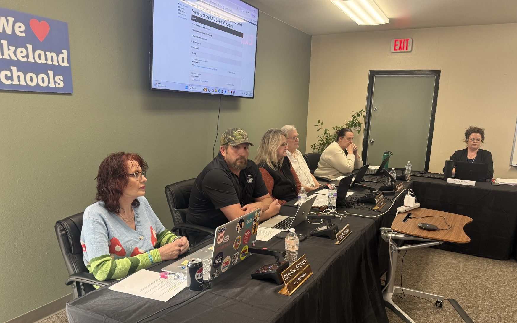Lakeland trustees extend interim superintendent’s contract without public vote